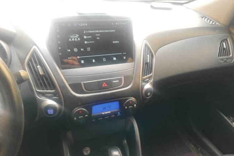 Used Hyundai ix35 2013 2.0L Automatic Two-Wheel Drive Smart GLS China IV Standard