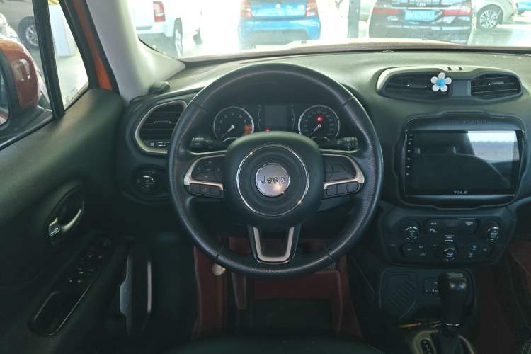 Used Jeep Renegade 2018 Connected Large Screen Version 180T Automatic High-Energy Edition
