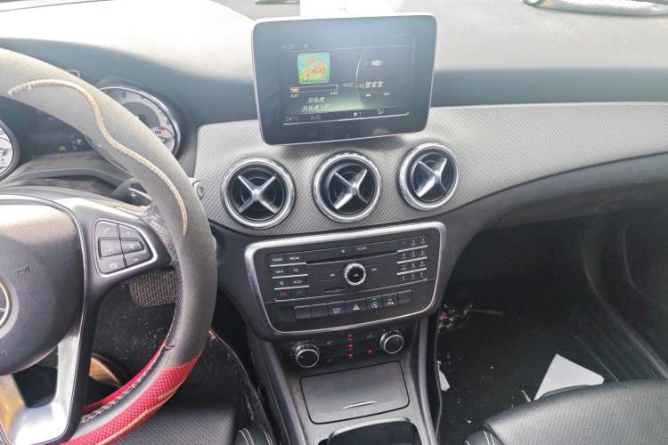 Used Mercedes-Benz GLA 2016 GLA 200 Sport Edition Audio And AC Panel