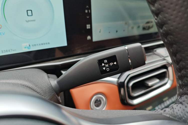 Used JETOUR Shanhai L7 2024 1.5T 120km MAX+ 7-Seater Gear Lever