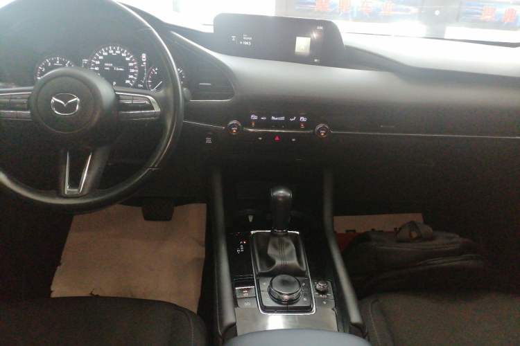 Used Mazda 3 Axela 2023 2.0L Automatic ZhiXuan Edition Audio And AC Panel