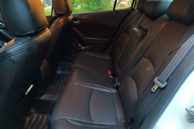 Used Mazda 3 Axela 2014 Sedan 1.5L Manual Comfort Model