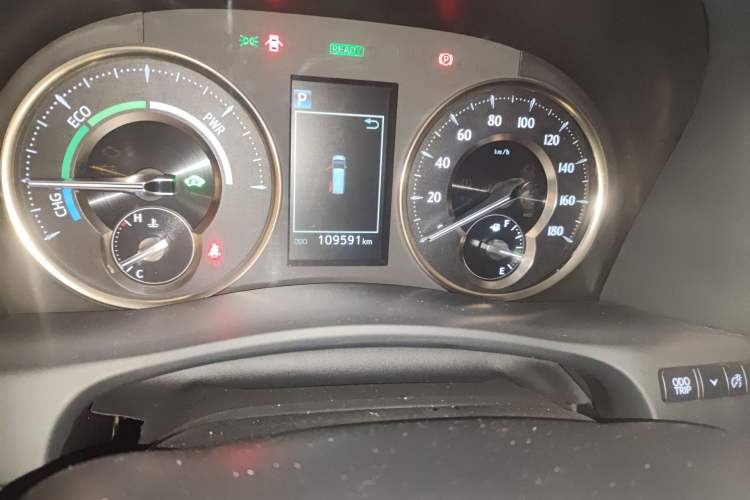 Used Lexus LM 2020 300h Four-Seat Grand Edition Odometer Close Up