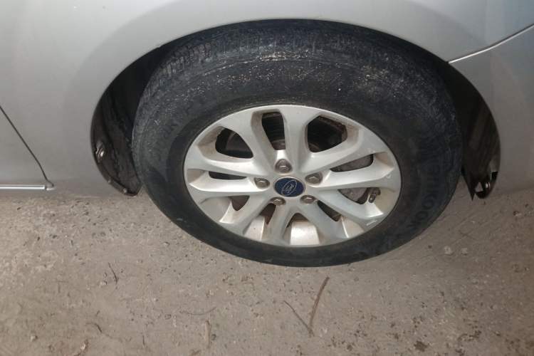 Used Ford Focus 2013 Sedan Classic 1.8L Manual Base Model