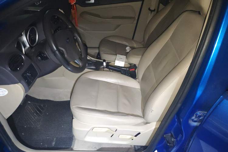 Used Ford Focus 2013 Hatchback Classic 1.8L Automatic Fashion Edition
