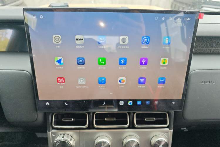 Used iCAR V23 2026 Model V23S 501 Four-Wheel Drive Peak Performance Edition Audio And AC Panel