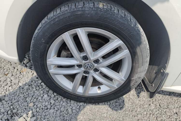 Used Volkswagen Gran Lavida 2015 1.6L Manual Comfort Edition
