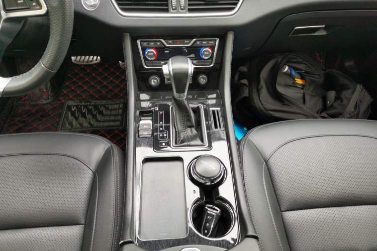 Used Zotye T600 Coupe 2017 1.5T Automatic Luxury Model Gear Lever