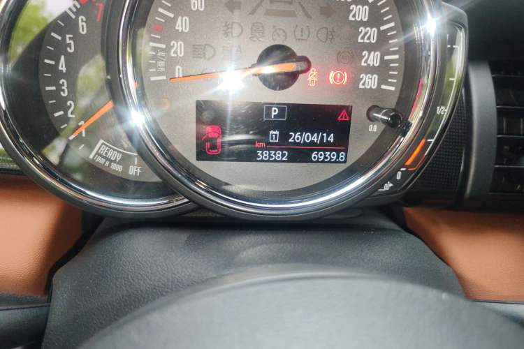 Used MINI 2019 1.5T COOPER CABRIO Artist Odometer Close Up