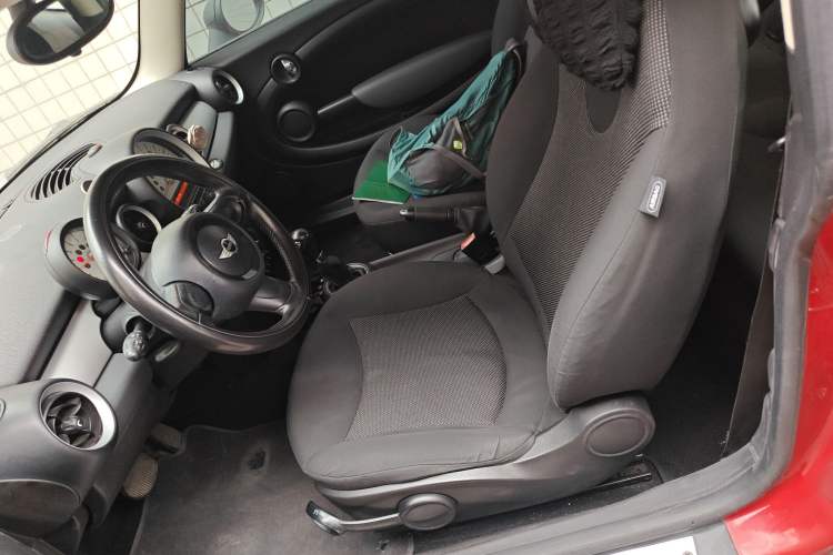 Used MINI 2011 1.6L ONE
