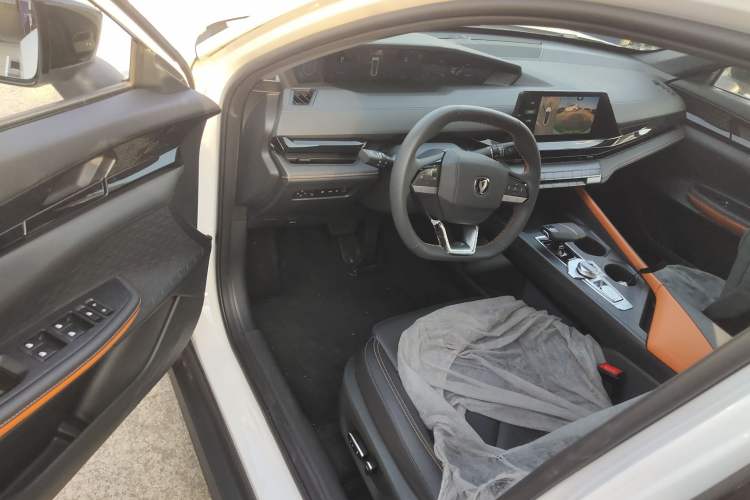 Used CHANGAN UNI-V iDD 2023 Zhidian iDD 1.5T 113km Smart & Fun Version (Rapid Edition) Interior 3