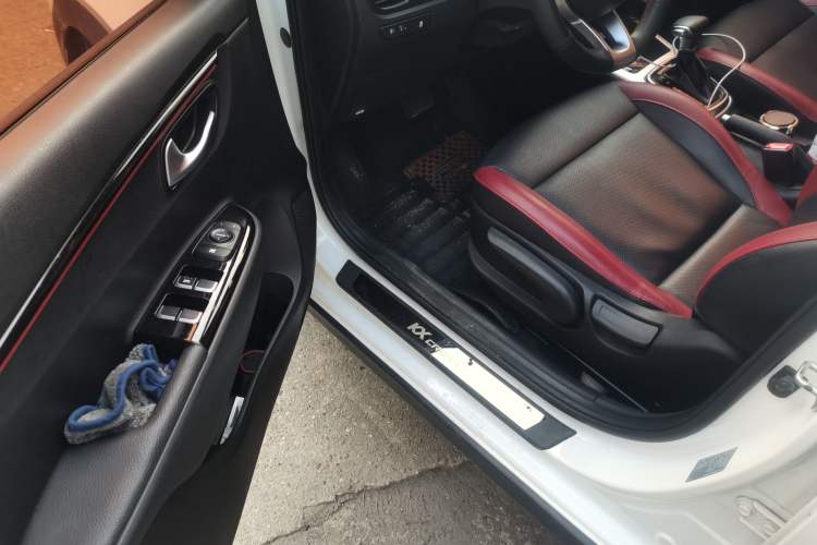 Used Kia KX Cross 2017 1.4L AT GLS Driver Seat