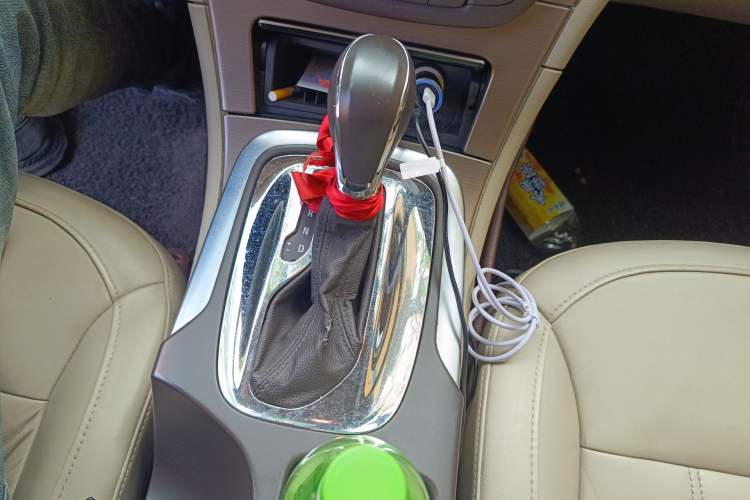 Used Buick Regal 2012 2.0L Luxury Edition Gear Lever