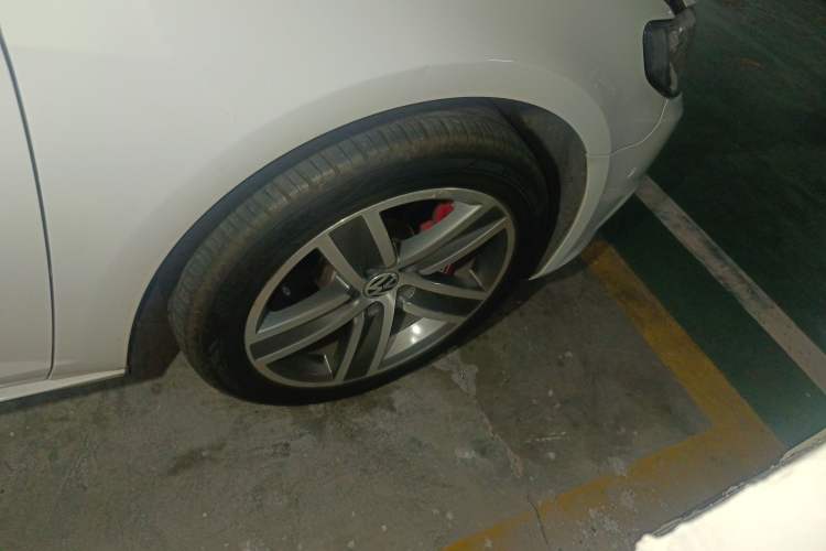 Used Volkswagen CC 2015 1.8TSI Luxury Model Right Front Wheel Hub