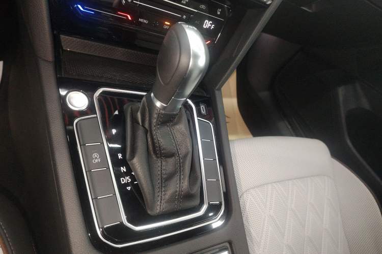Used Volkswagen Magotan 2023 2 Million Units Commemorative Edition 330TSI DSG Luxury Version Gear Lever
