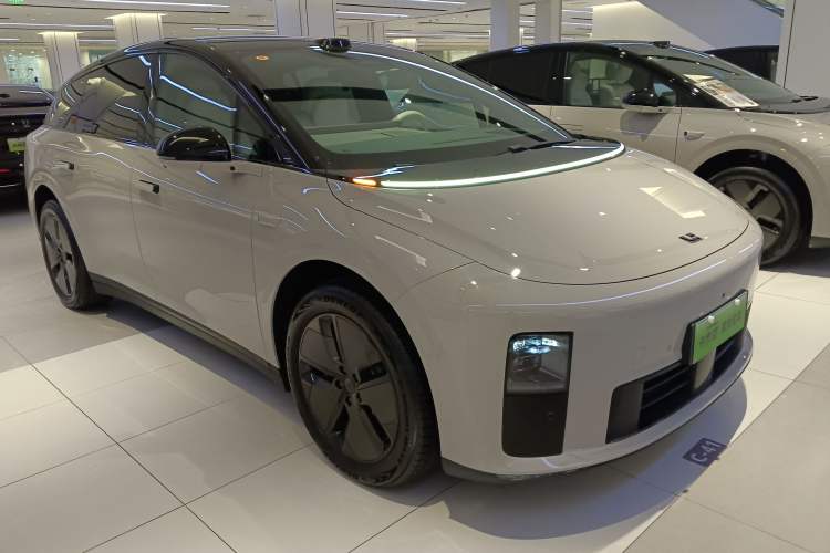 Used Li Auto i6 2025 Model Two-Wheel-Drive Standard Type Front Right 45 Deg