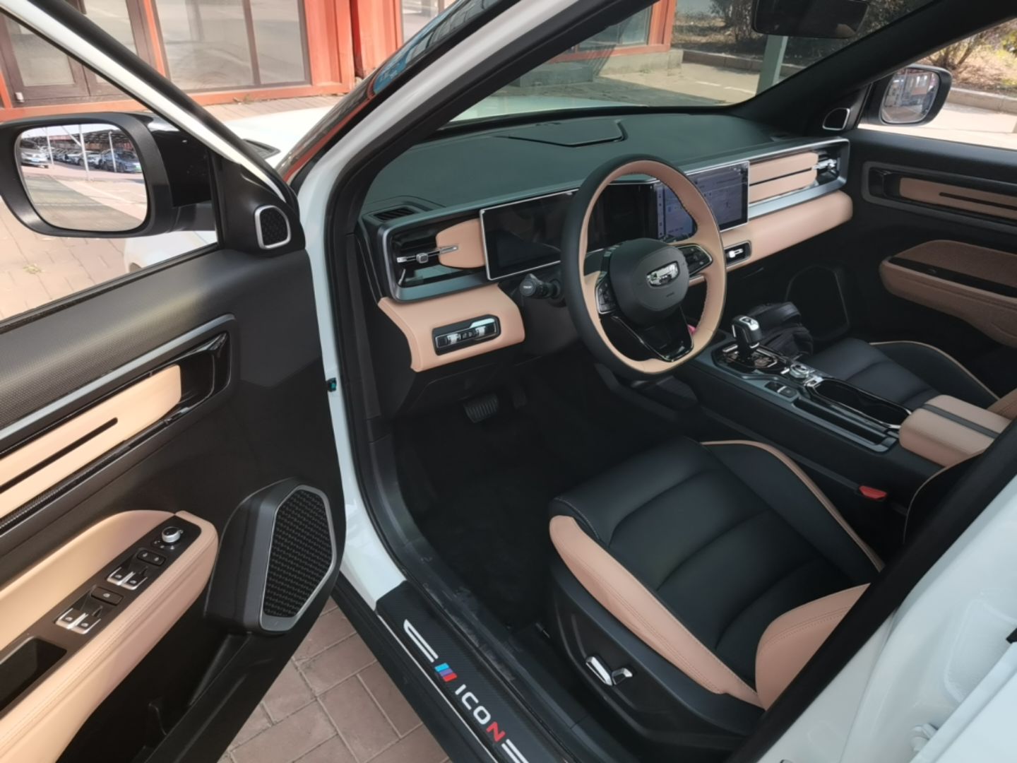 Geely Auto icon 2023 1.5TD Chocolate Smoothie Edition — снимка 18