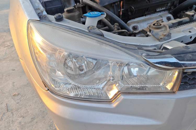 Used Soueast V3 Lingyue 2013 Revised Version 1.5L Manual – Affordable Edition Right Front Headlight