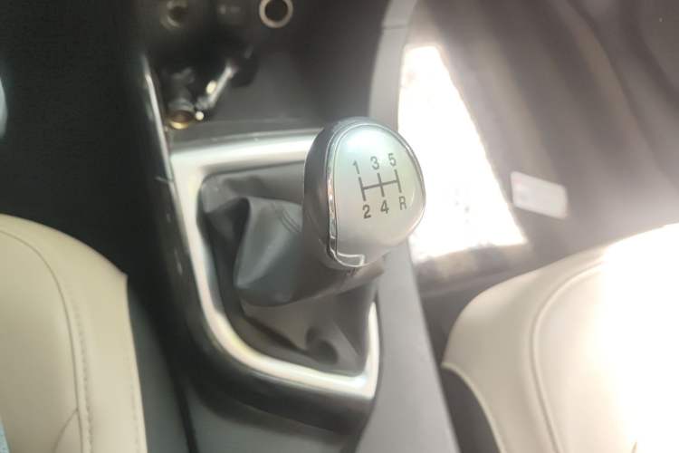 Used CHANGAN Alsvin V7 2015 1.6L Manual Enjoyment Model China IV Standard