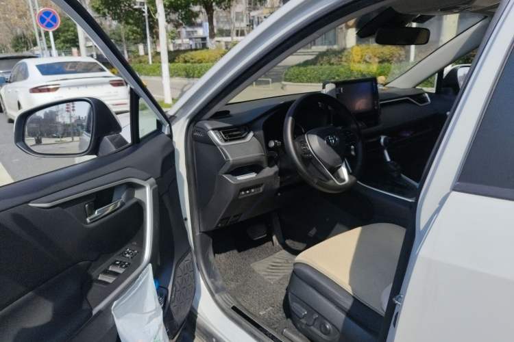 Used Toyota RAV4 2020 2.0L CVT Two-Wheel Drive Fashion Edition