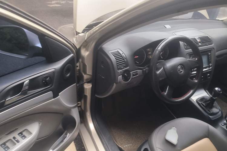 Used Skoda Octavia 2014 1.6L Manual Eado Edition