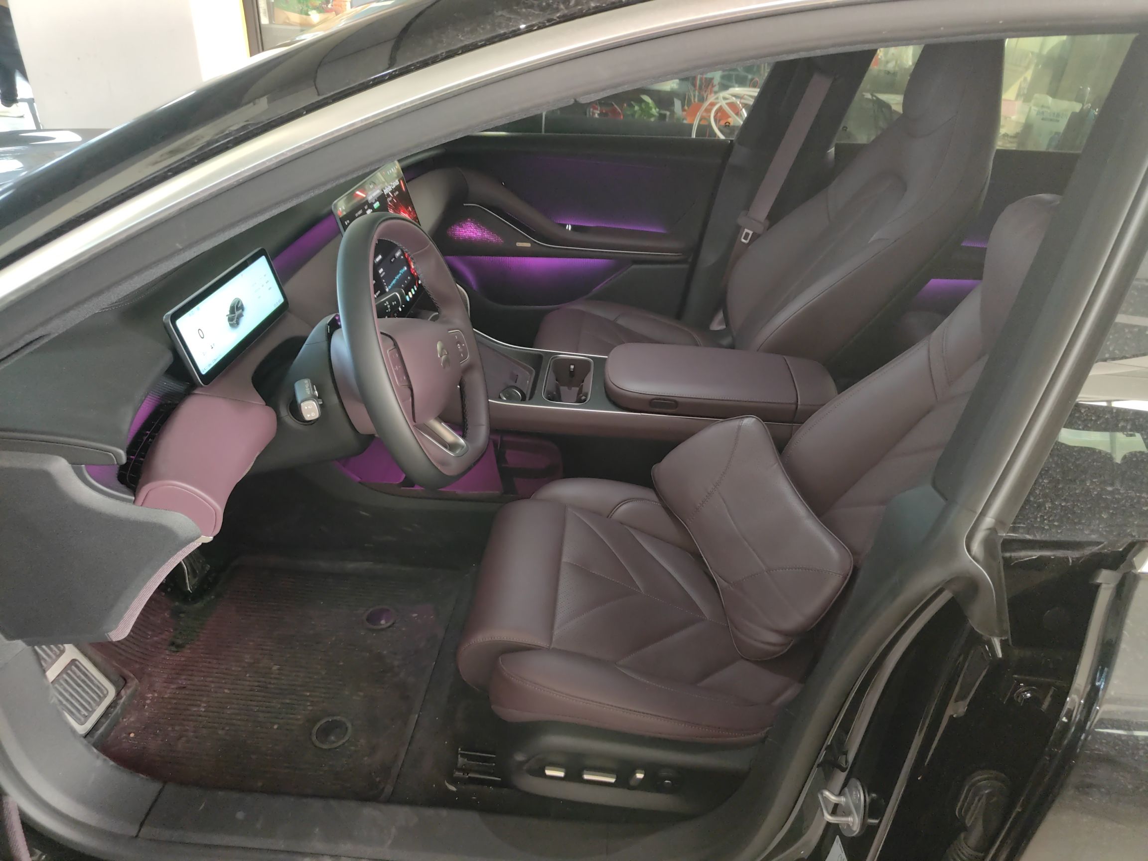 Переднее сиденье в автомобиле