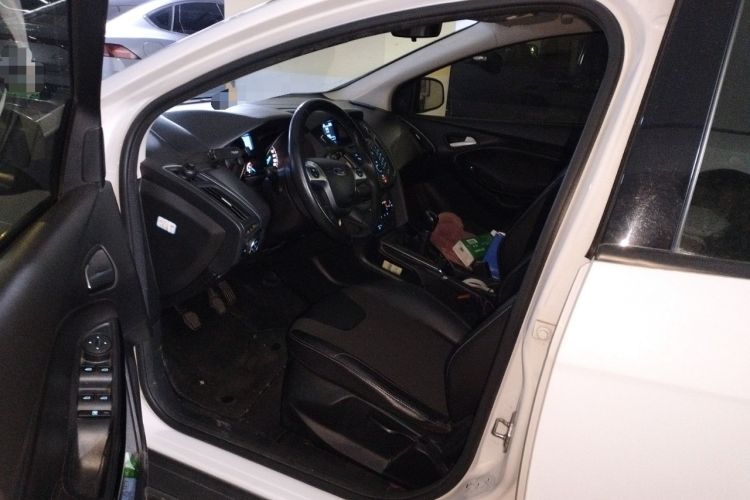 Used Ford Focus 2012 Sedan 1.6L Manual Fashion Edition
