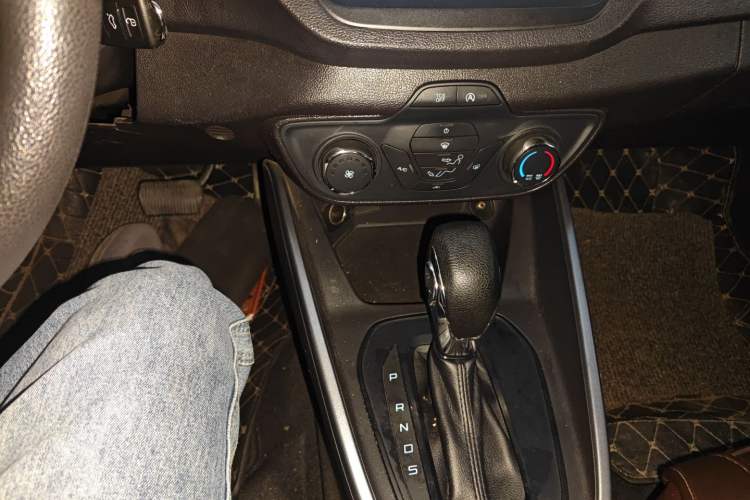 Used Ford Escort 2019 1.5L Automatic ZhiXiang Model Gear Lever