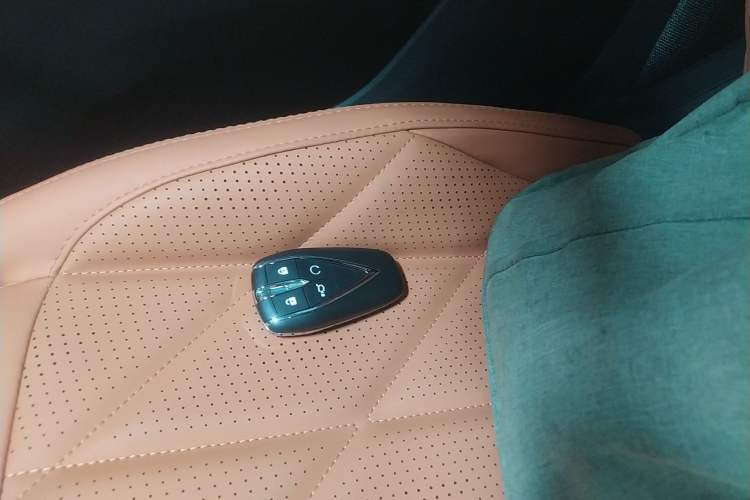 Used CHANGAN CS75 PLUS 2025 4th Generation UItra 2.0T New Blue Whale – Smart & Powerful Version
