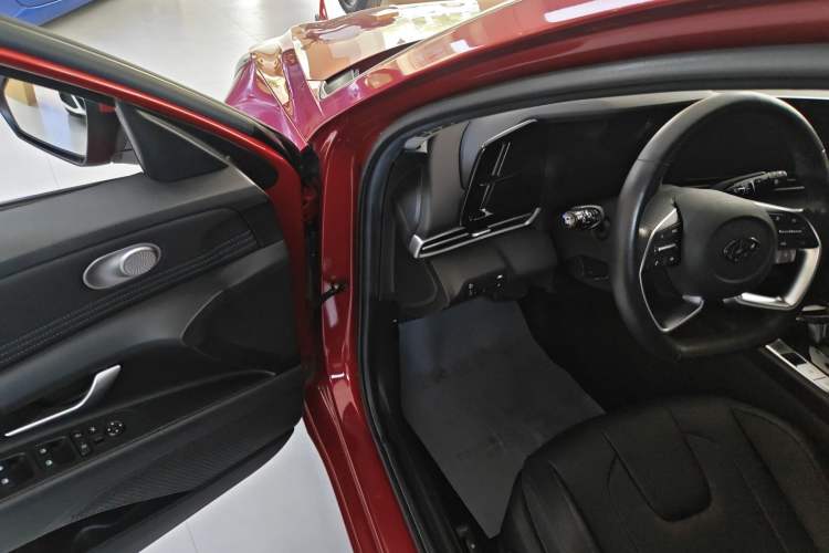 Used Hyundai Elantra 2021 1.5L CVT LUX Prestige Edition