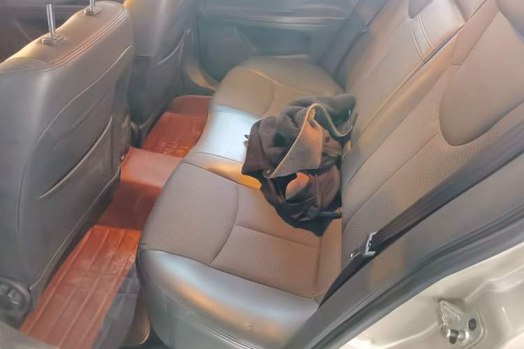 Used Roewe 350 2013 350C 1.5L Automatic Xunyue Edition
