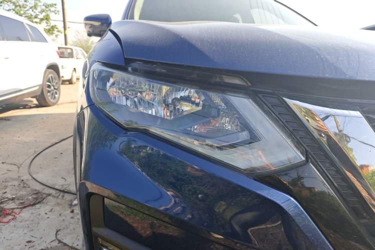 Used Nissan X-Trail 2017 2.0L CVT Comfort Edition 2WD Right Front Headlight