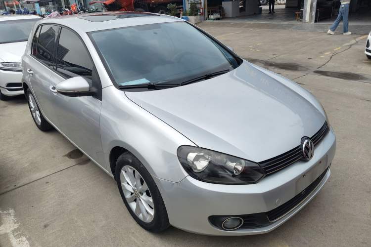 Used Volkswagen Golf 2012 1.6L Automatic Comfort Model Front Right 45 Deg