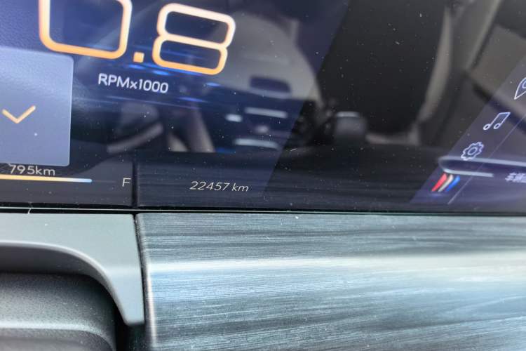 Used Buick GL8 2023 ES Lu Zun Comfort Model Odometer Close Up