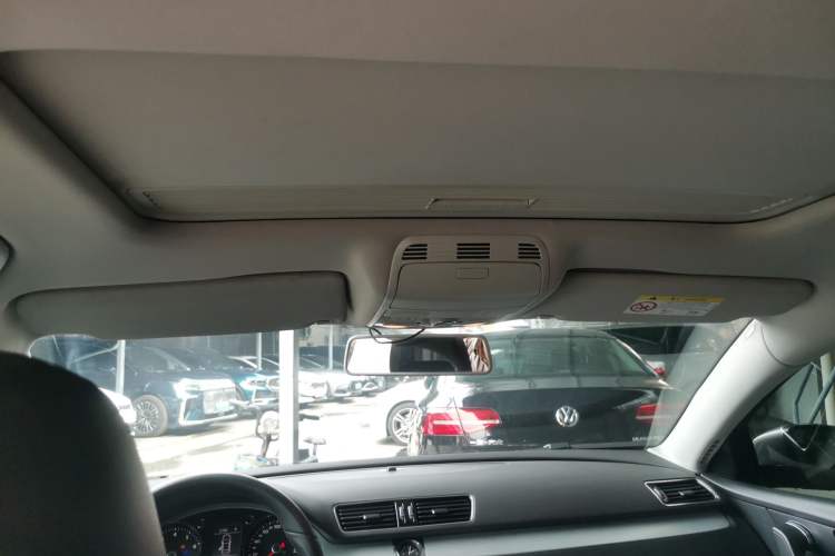 Used Volkswagen Magotan 2015 1.8TSI Advanced Model Headliner