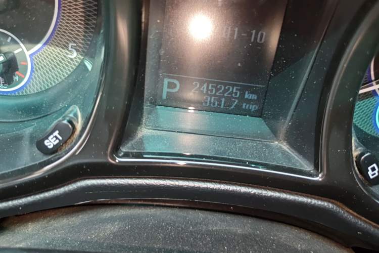 Used JMC Yusheng S350 2013 2.4T Automatic 4x4 Diesel Luxury 5-Seater
