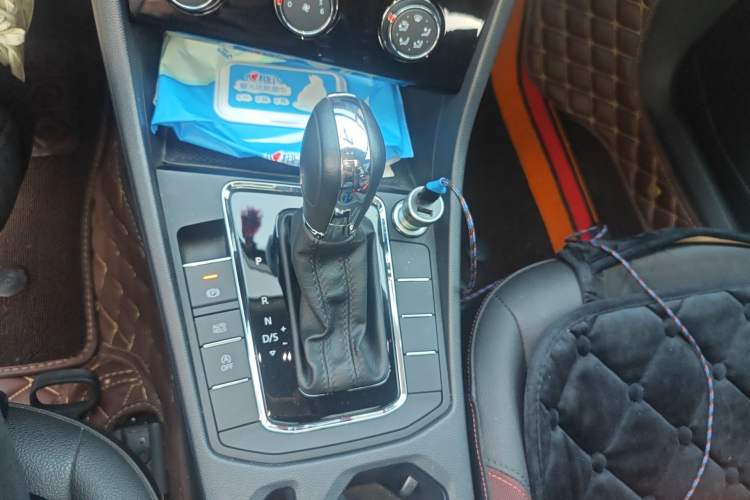 Used Volkswagen Bora 2021 1.5L Automatic Comfort Smart Connect Edition Gear Lever