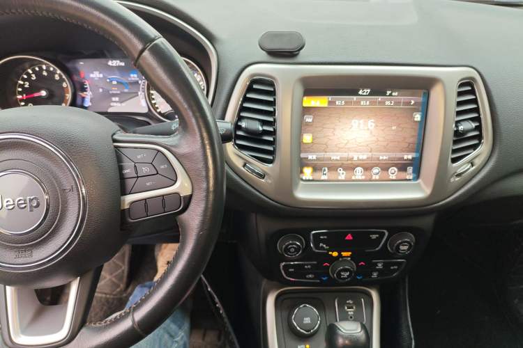 Used Jeep Compass 2017 200T Automatic Family Enjoyment Four-Wheel Drive Edition
