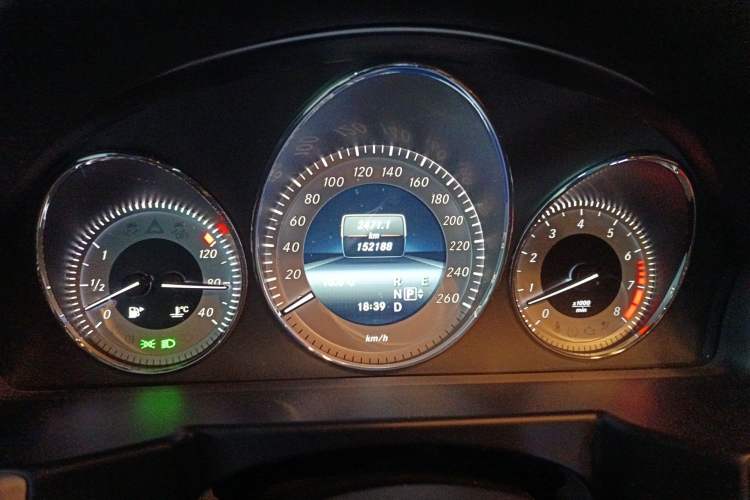 Used Mercedes-Benz GLK-Class 2013 GLK 300 4MATIC Dynamic Sunroof Model