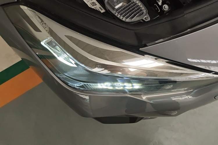 Used BMW 2 Series 2023 225i Four-Door Coupe M Sport Package Right Front Headlight