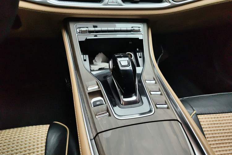 Used Landian E5 2023 1.5L DE-i 100KM Comfort Edition 7-Seater Gear Lever