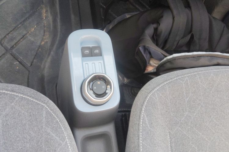 Used Geely Galaxy Panda 2023 Panda Mini 200km Endurance Bear Gear Lever