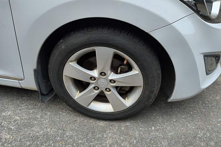 Used Hyundai Elantra (5th Generation / Langdong) 2012 1.6L Automatic Leading Model Right Front Wheel Hub