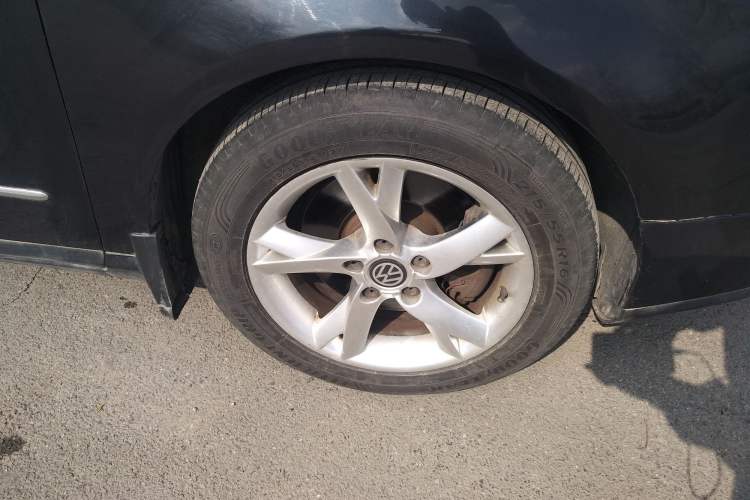 Used Volkswagen Magotan 2007 1.8 TSI Manual Tech Model Right Front Wheel Hub