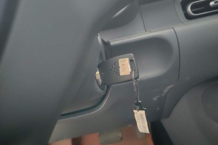 Used Wuling Hongguang New Energy 2024 All-Electric Model 300KM Standard Version Vehicle Key