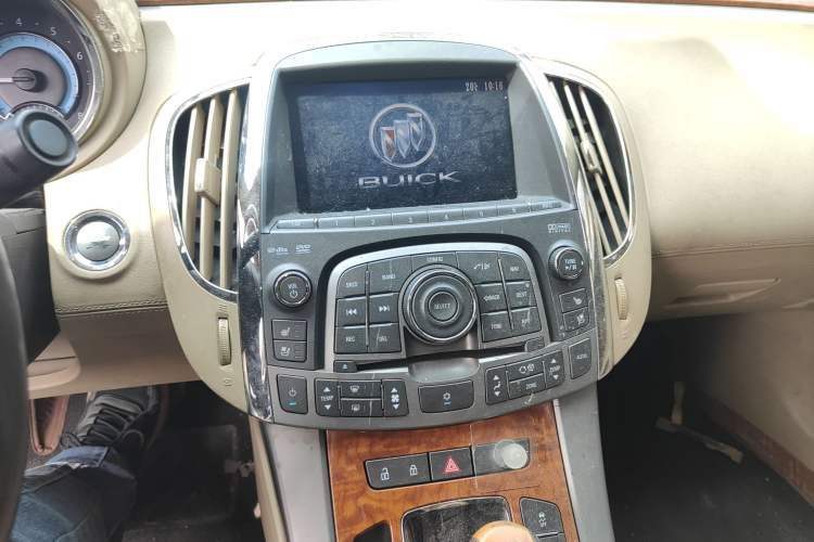 Used Buick LaCrosse 2011 2.4L SIDI Luxury Edition Audio And AC Panel