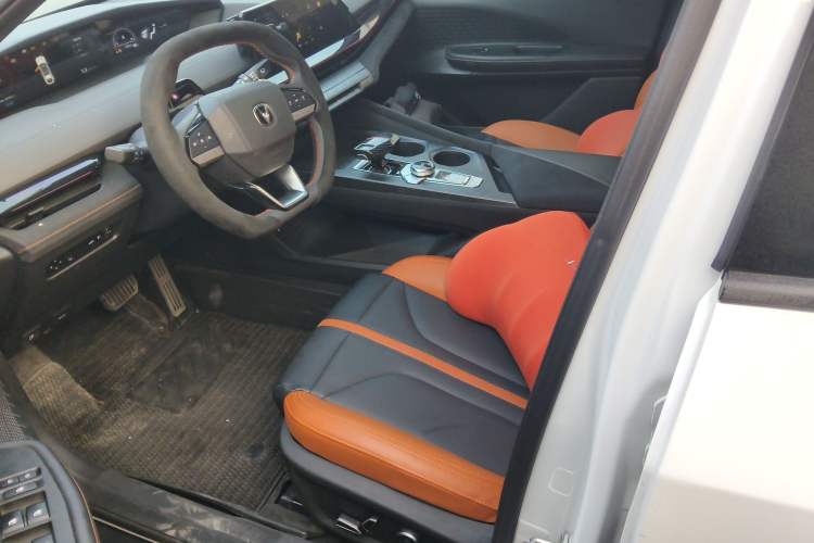 Used Changan UNI-V 2025 1.5T 500Bar Prestige Sporty Version
