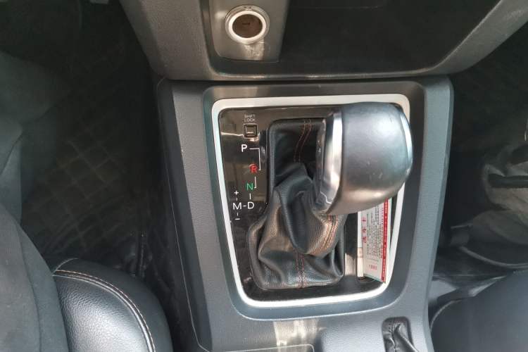 Used BAIC Off-Road BJ40 2016 40L 2.3T Automatic All-Wheel Drive Premium Edition Gear Lever