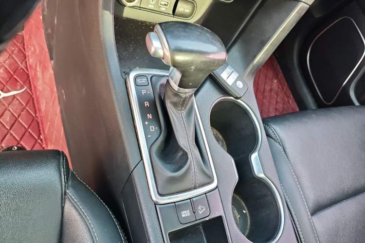 Used Kia KX5 2016 2.0L Automatic 2WD Premium Gear Lever