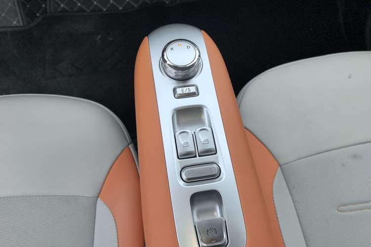 Used CHANGAN NEVO Lumin 2024 301km Orange Wind Edition Gear Lever